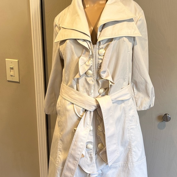 Ladies tan or beige jacket or coat. Spring- Fall. Ruffled collar. Pretty buttons - Picture 3 of 6